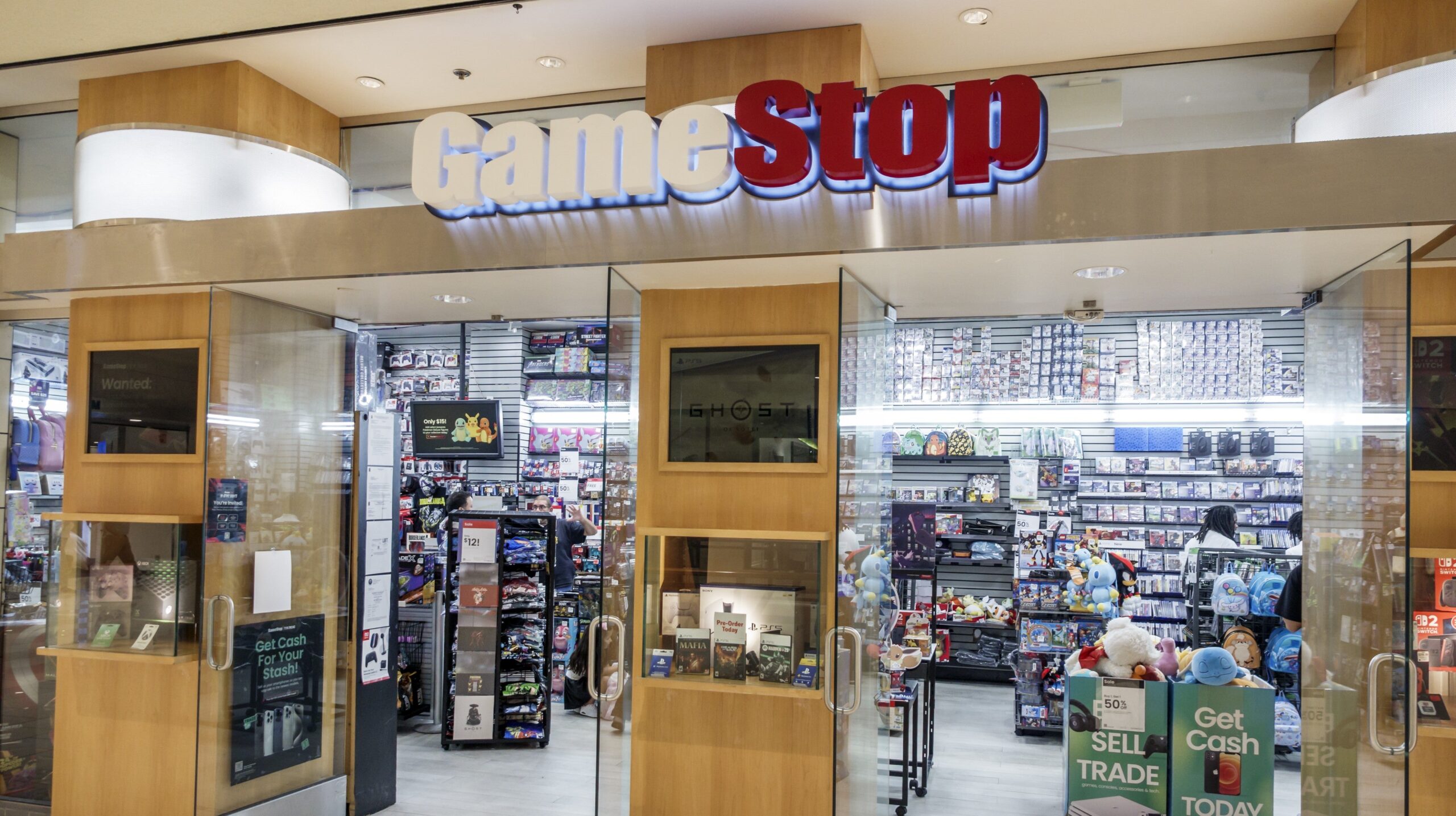 Хаос на “Trade Anything Day”: незвичайні обміни у GameStop 2025